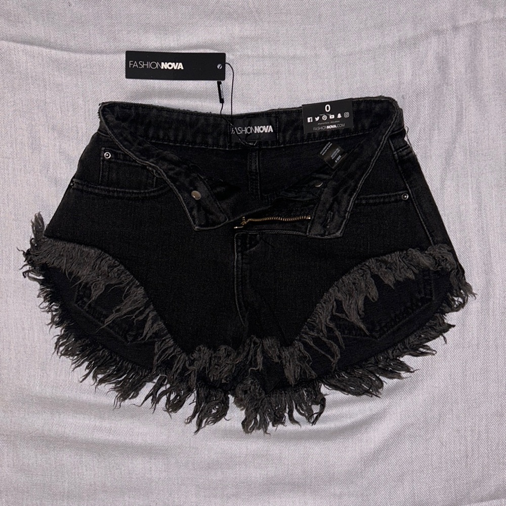 Fashion Nova BLACK DENIM cutoff shorts 😍